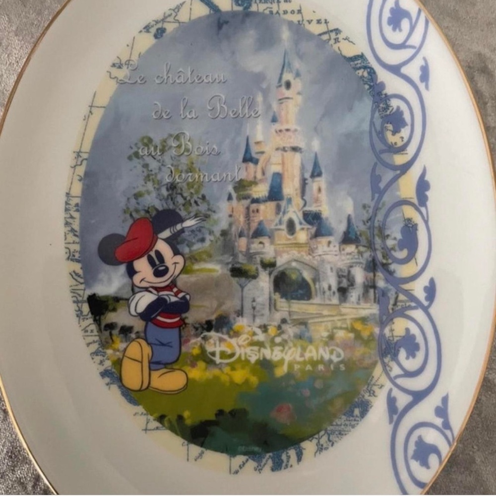 Disneyland Tokyo & Paris Decorative Plates - Picture 3 of 4